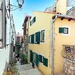 Daire Yellow House *