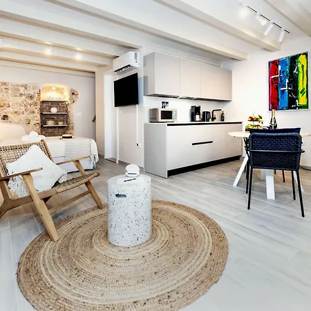 Yellow House 아파트 로비니