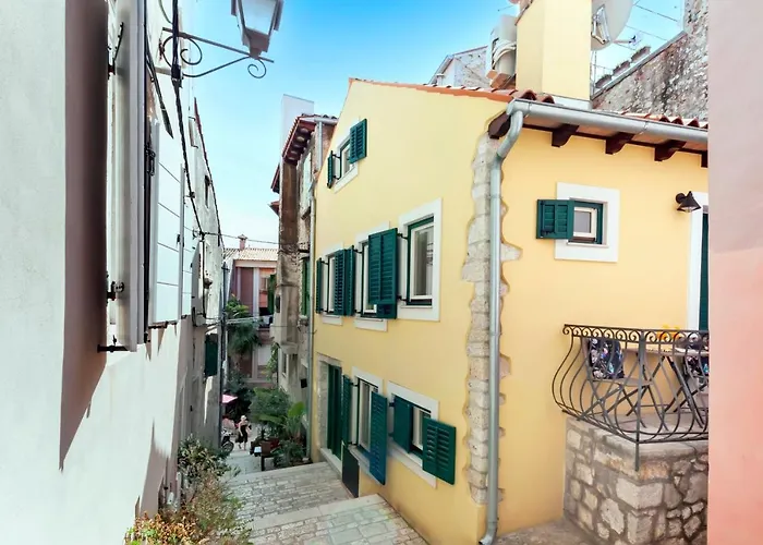 Apartament Yellow House *