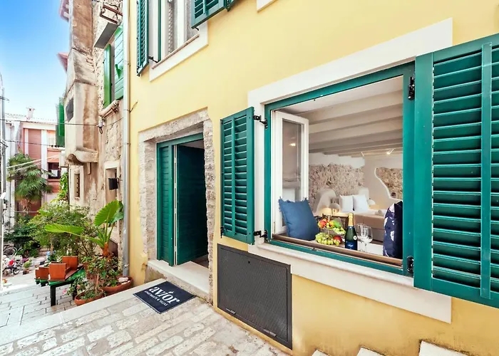 Apartament Yellow House