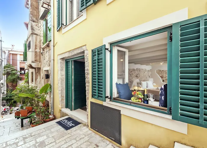 Lejlighed Yellow House