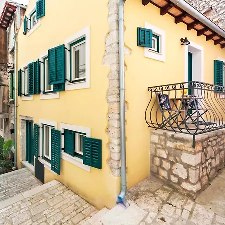 Yellow House * روفينج