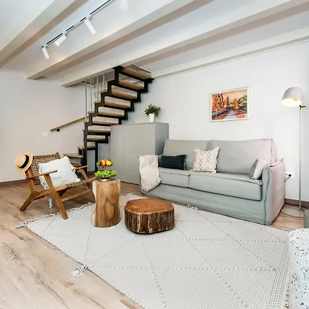 Apartment Yellow House *