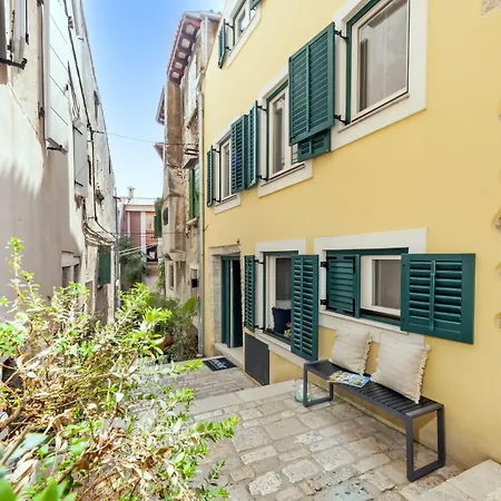 Yellow House شقة روفينج