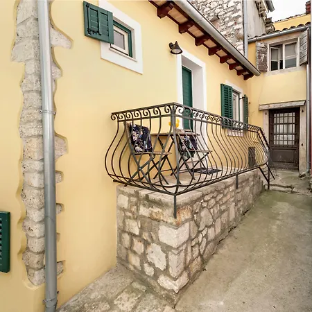 Yellow House * روفينج