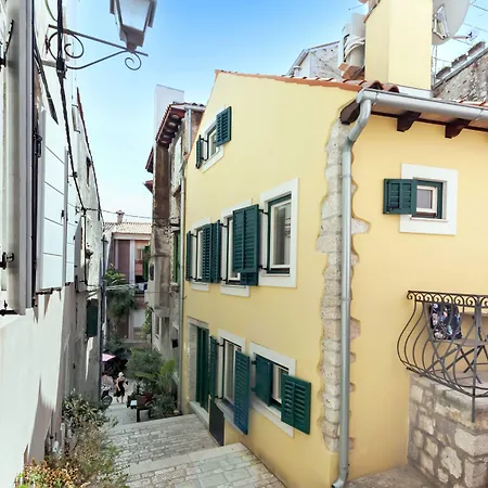 Yellow House * روفينج