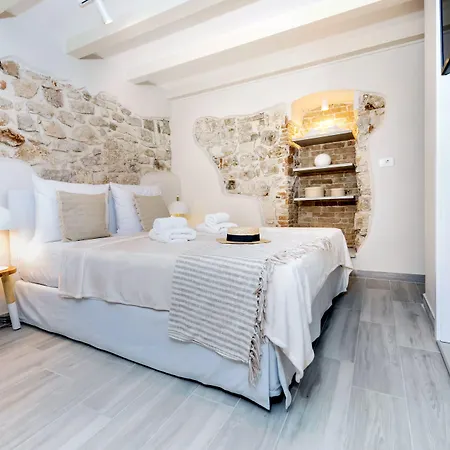 Yellow House Apartment