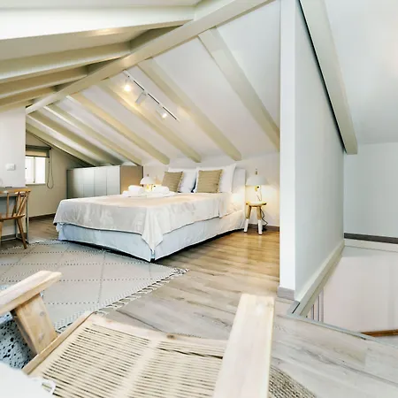 Yellow House Apartment *