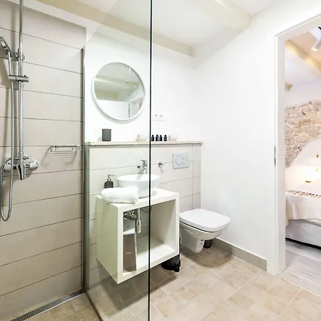 Apartment Yellow House *