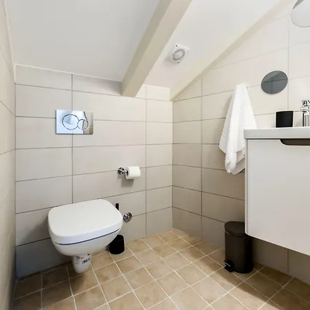 Apartment Yellow House *