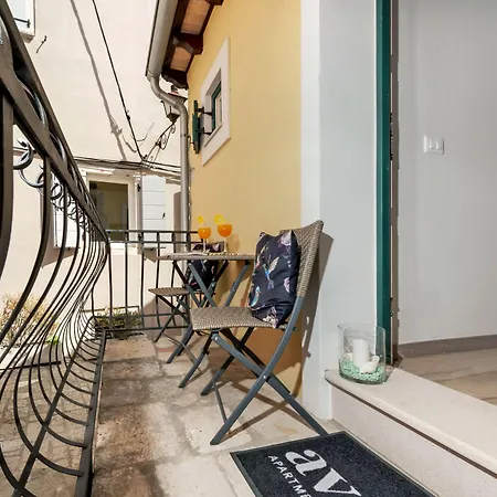 Yellow House Apartment