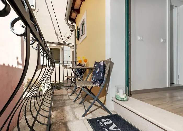 Yellow House Apartment